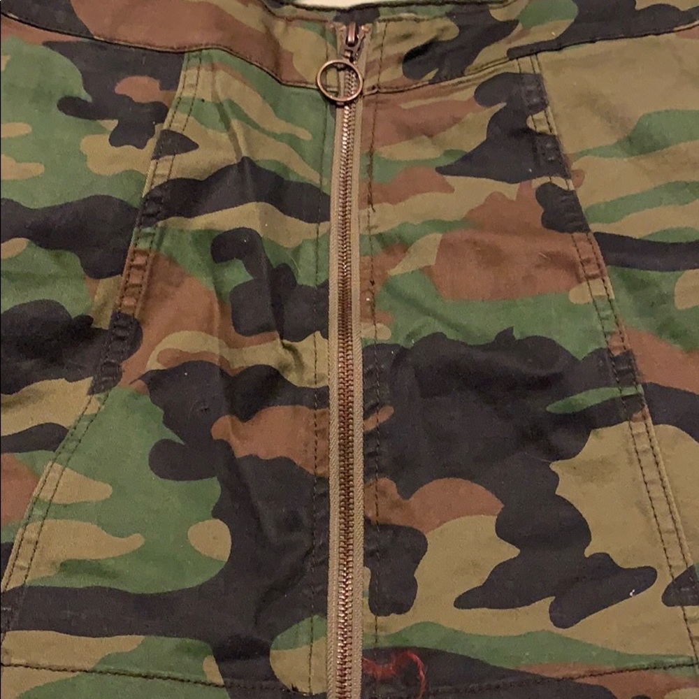 Camo circle zipper mini skirt
